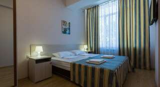 Гостиница Guest House Nika Сочи Стандартный семейный номер с видом на море-9