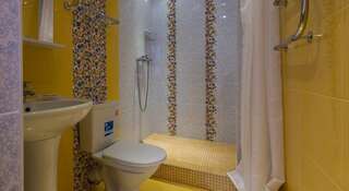Гостиница Guest House Nika Сочи Двухместный номер с 1 кроватью или 2 отдельными кроватями, боковой вид на море-2