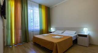 Гостиница Guest House Nika Сочи Двухместный номер с 1 кроватью или 2 отдельными кроватями, боковой вид на море-4
