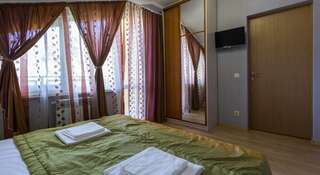 Гостиница Guest House Nika Сочи Бюджетный двухместный номер с 1 кроватью или 2 отдельными кроватями, внешней ванной комнатой, балконом и видом на море-10