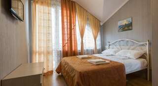 Гостиница Guest House Nika Сочи Бюджетный двухместный номер с 1 кроватью или 2 отдельными кроватями, внешней ванной комнатой, балконом и видом на море-8