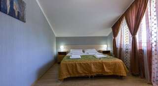 Гостиница Guest House Nika Сочи Бюджетный двухместный номер с 1 кроватью или 2 отдельными кроватями, внешней ванной комнатой, балконом и видом на море-9