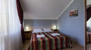 Гостиница Guest House Nika Сочи Бюджетный двухместный номер с 1 кроватью или 2 отдельными кроватями, внешней ванной комнатой, балконом и видом на море-12