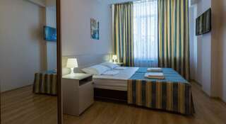 Гостиница Guest House Nika Сочи Стандартный семейный номер с видом на море-7