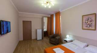 Гостиница Guest House Nika Сочи Большой двухместный номер c 1 кроватью или 2 отдельными кроватями-6