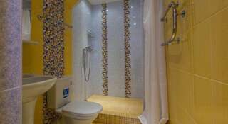 Гостиница Guest House Nika Сочи Двухместный номер с 1 кроватью или 2 отдельными кроватями, боковой вид на море-3