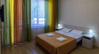Гостиница Guest House Nika Сочи Двухместный номер с 1 кроватью или 2 отдельными кроватями, боковой вид на море-9