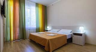 Гостиница Guest House Nika Сочи Двухместный номер с 1 кроватью или 2 отдельными кроватями, боковой вид на море-13