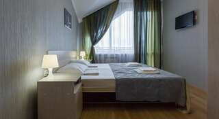 Гостиница Guest House Nika Сочи Бюджетный двухместный номер с 1 кроватью или 2 отдельными кроватями, внешней ванной комнатой, балконом и видом на море-2