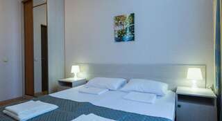 Гостиница Guest House Nika Сочи Стандартный семейный номер с видом на море-11