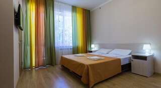 Гостиница Guest House Nika Сочи Двухместный номер с 1 кроватью или 2 отдельными кроватями, боковой вид на море-14