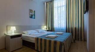 Гостиница Guest House Nika Сочи Стандартный семейный номер с видом на море-10